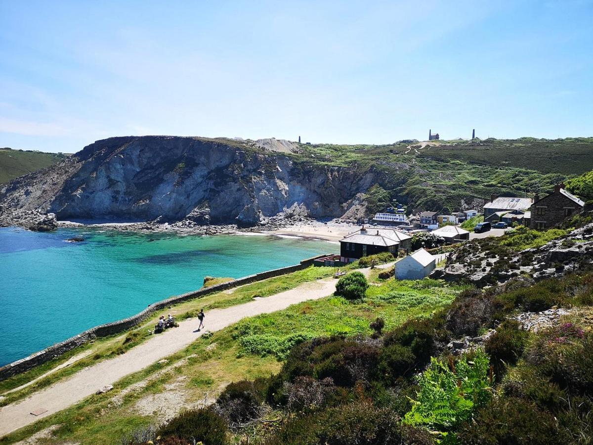 Howlyek, In St Agnes Village Экстерьер фото
